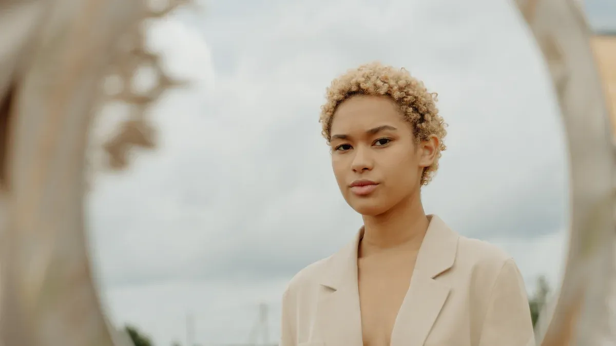 Blonde Dust by Tatiana de Rosnay Book Review