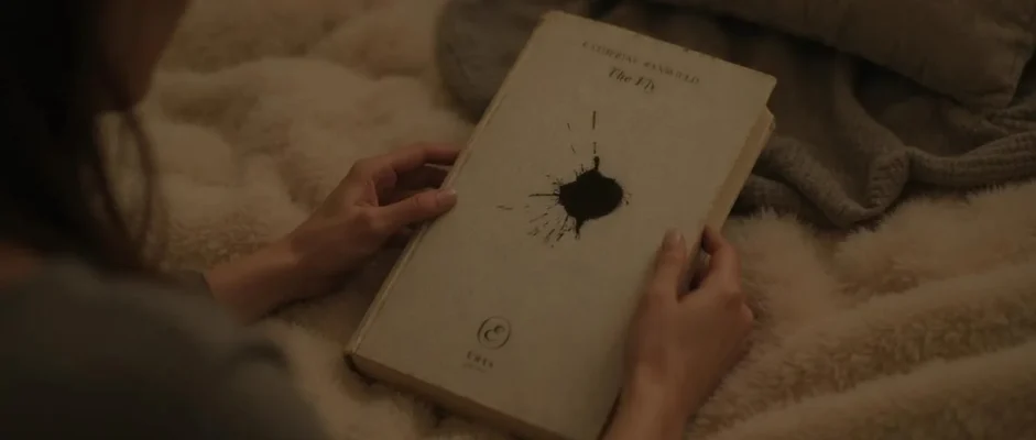 The Fly by Katherine Mansfield Book Review by Som Dutt from https://dionysusreviews.com AI Image